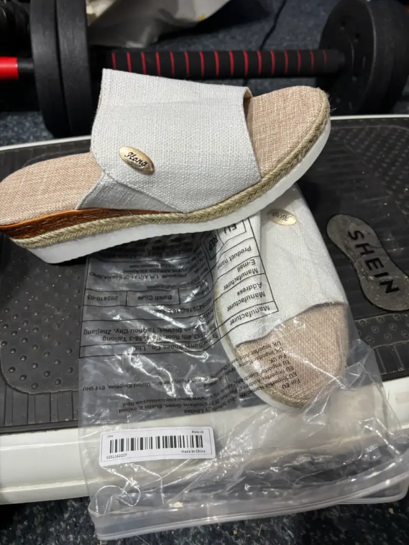 Sandalias de tacón azul con hebilla - 2