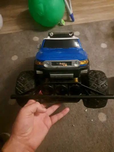 Camioneta a escala Toyota FJ Cruiser RC - miniatura 1