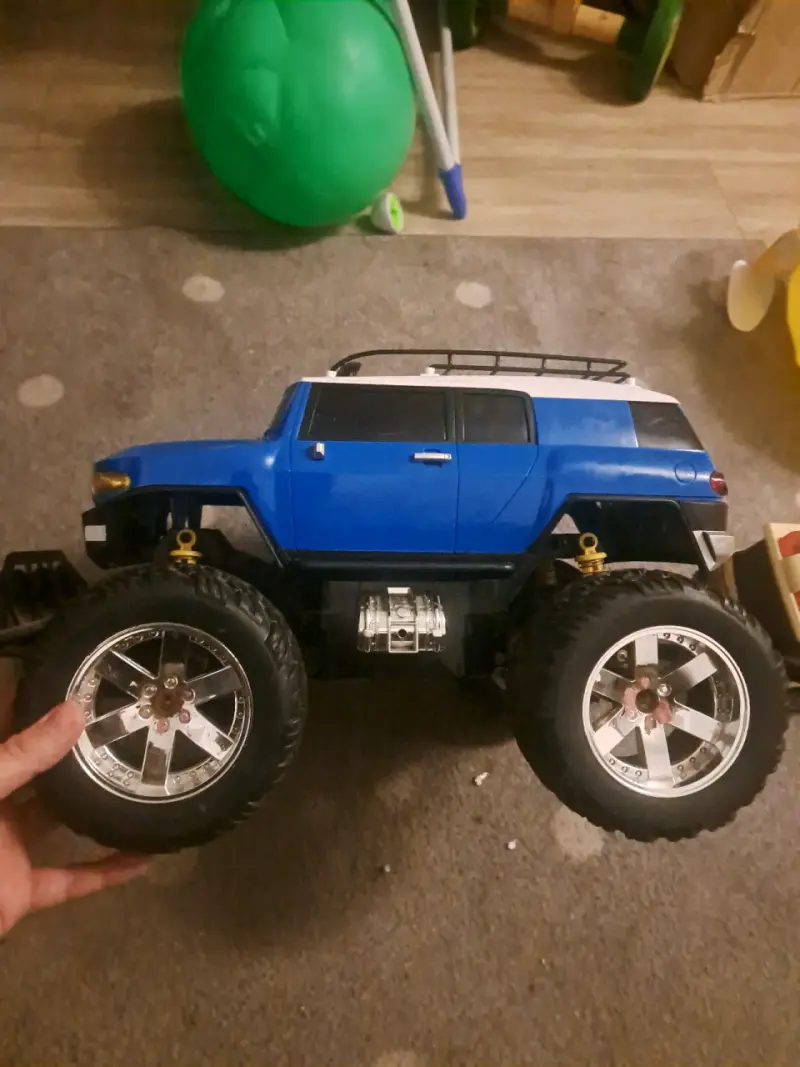 Camioneta a escala Toyota FJ Cruiser RC - 2