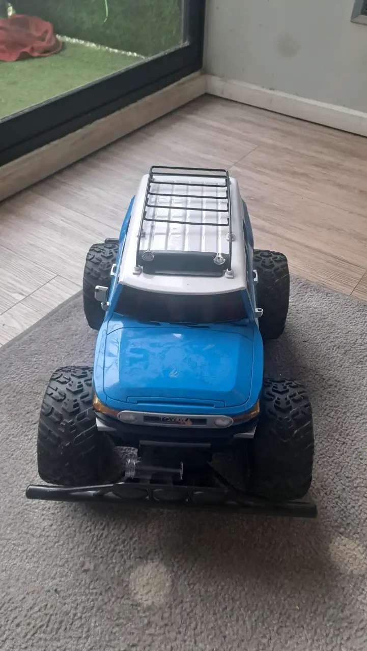 Camioneta a escala Toyota FJ Cruiser RC - 4