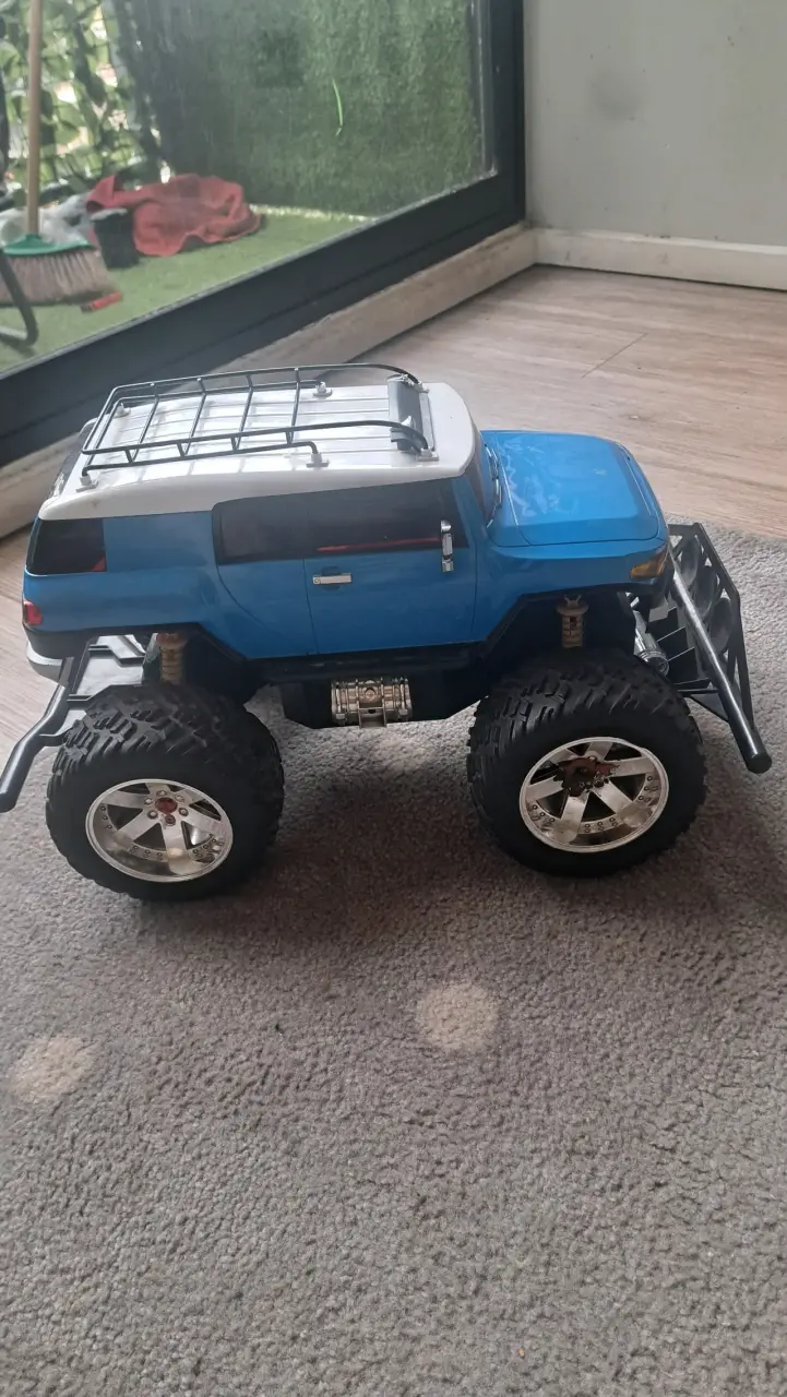 Camioneta a escala Toyota FJ Cruiser RC - 6
