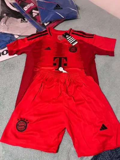Conjunto de fútbol Bayern Munich rojo Adidas - miniatura 3