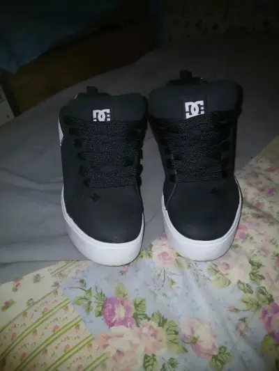 Zapatillas negras DC Shoes de caña alta - miniatura 1