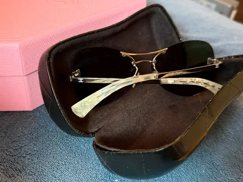 Gafas de Sol Chanel con Lentes Morados - 4