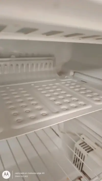 Refrigerador pequeño con eficiencia energética A - miniatura 3