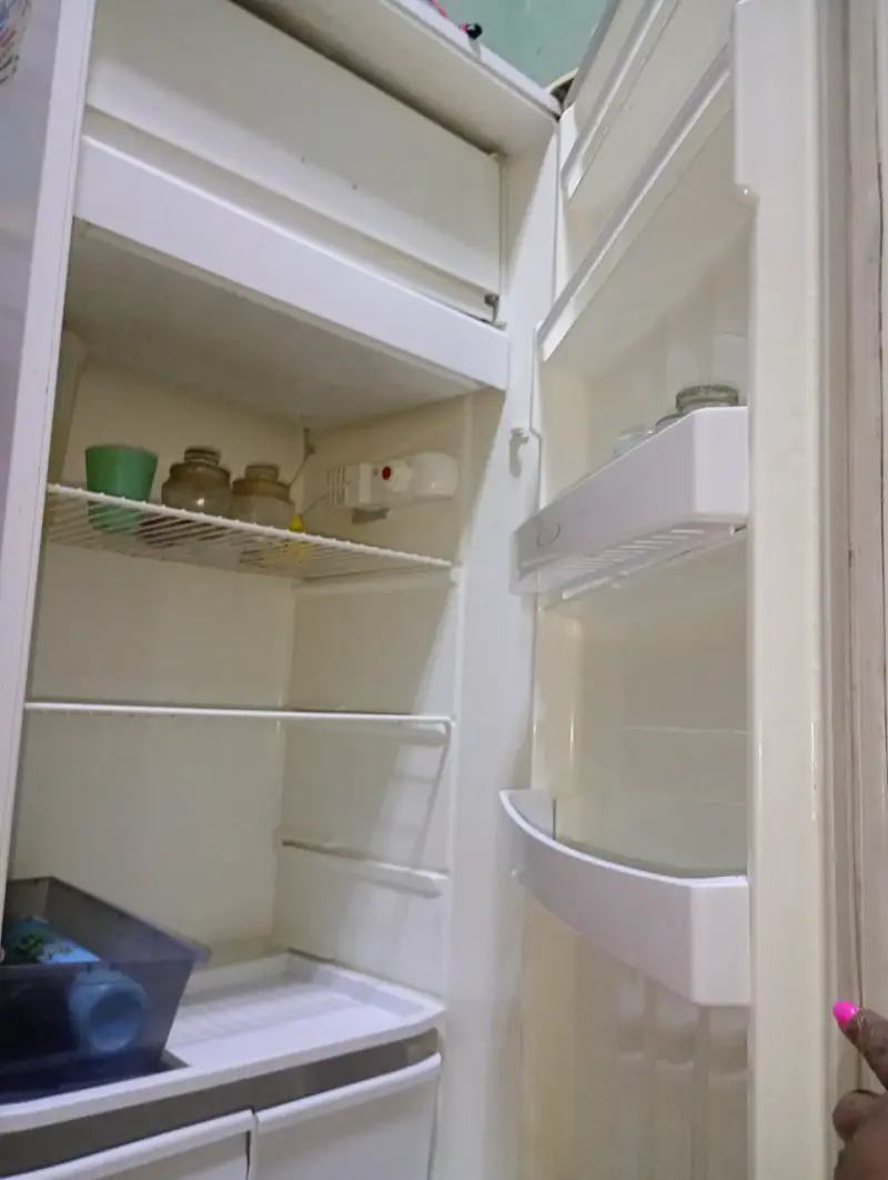 Refrigerador vertical Mademsa blanco en buen estado - 2