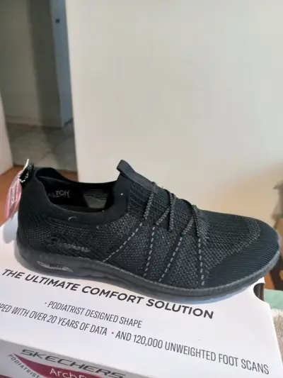 Zapatillas Skechers Arch Fit negras cómodas - miniatura 1
