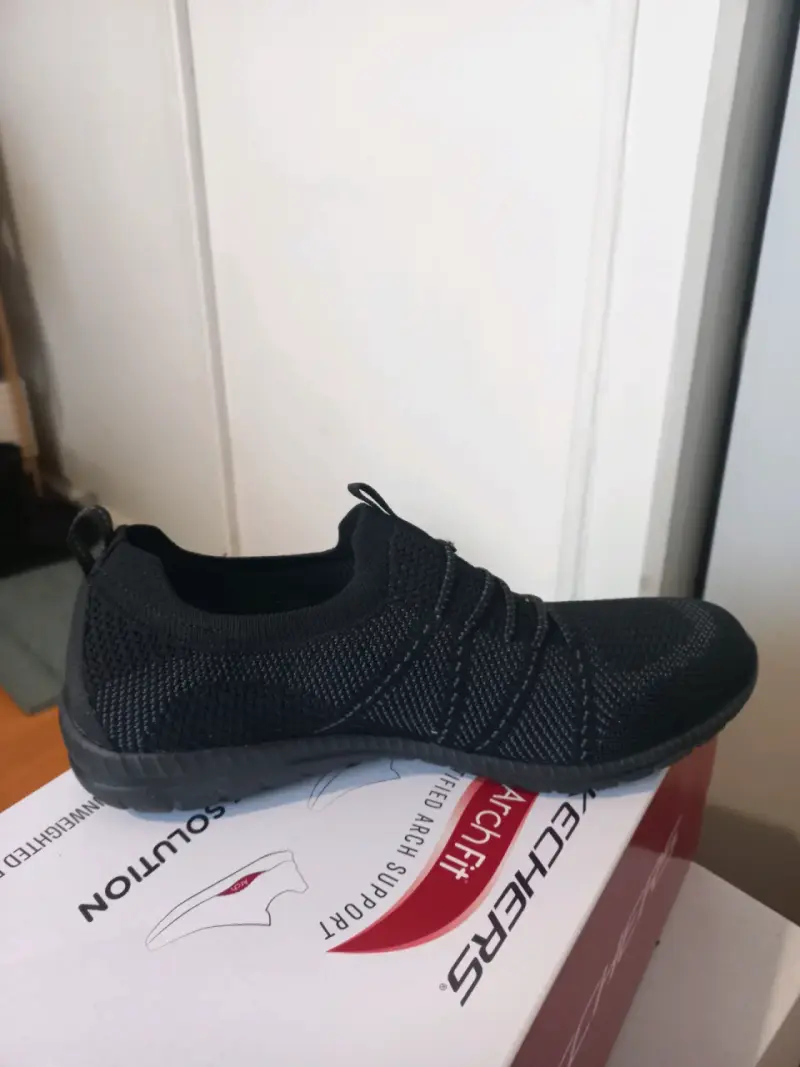 Zapatillas Skechers Arch Fit negras cómodas - 3