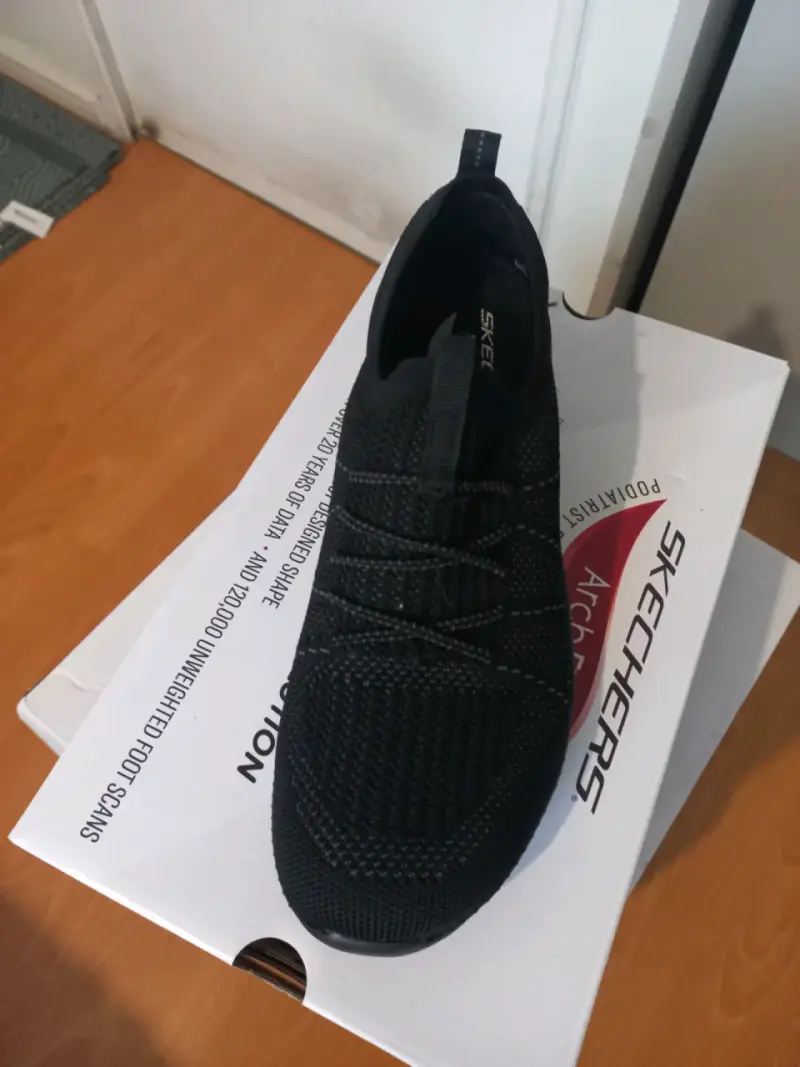Zapatillas Skechers Arch Fit negras cómodas - 4