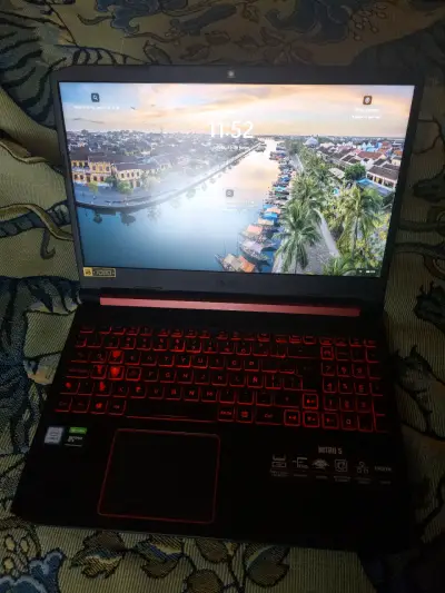 Laptop Acer Nitro 5 con Intel i5 y 16GB RAM - miniatura 1