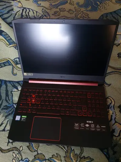 Laptop Acer Nitro 5 con Intel i5 y 16GB RAM - miniatura 3