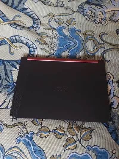 Laptop Acer Nitro 5 con Intel i5 y 16GB RAM - miniatura 4