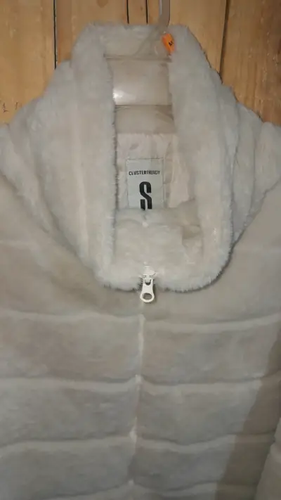 Chaqueta de peluche blanca para mujer - miniatura 2