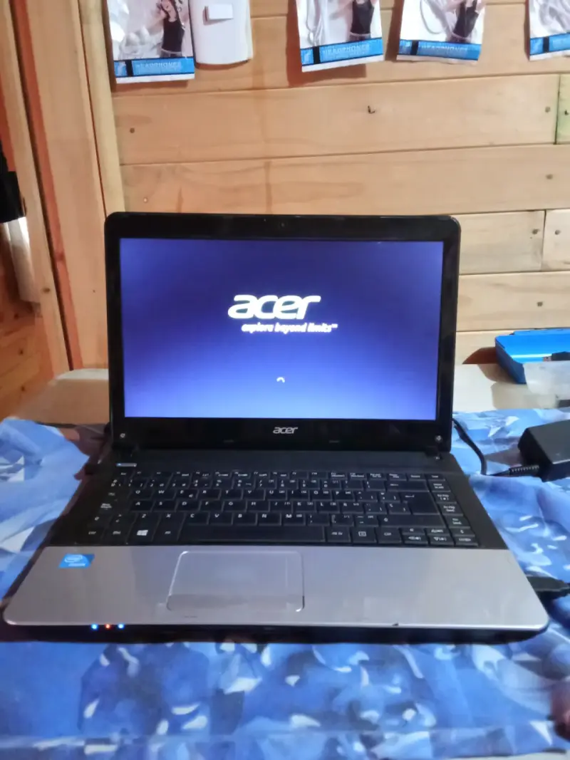 Notebook Acer con 8gb de ram + regalo - 1
