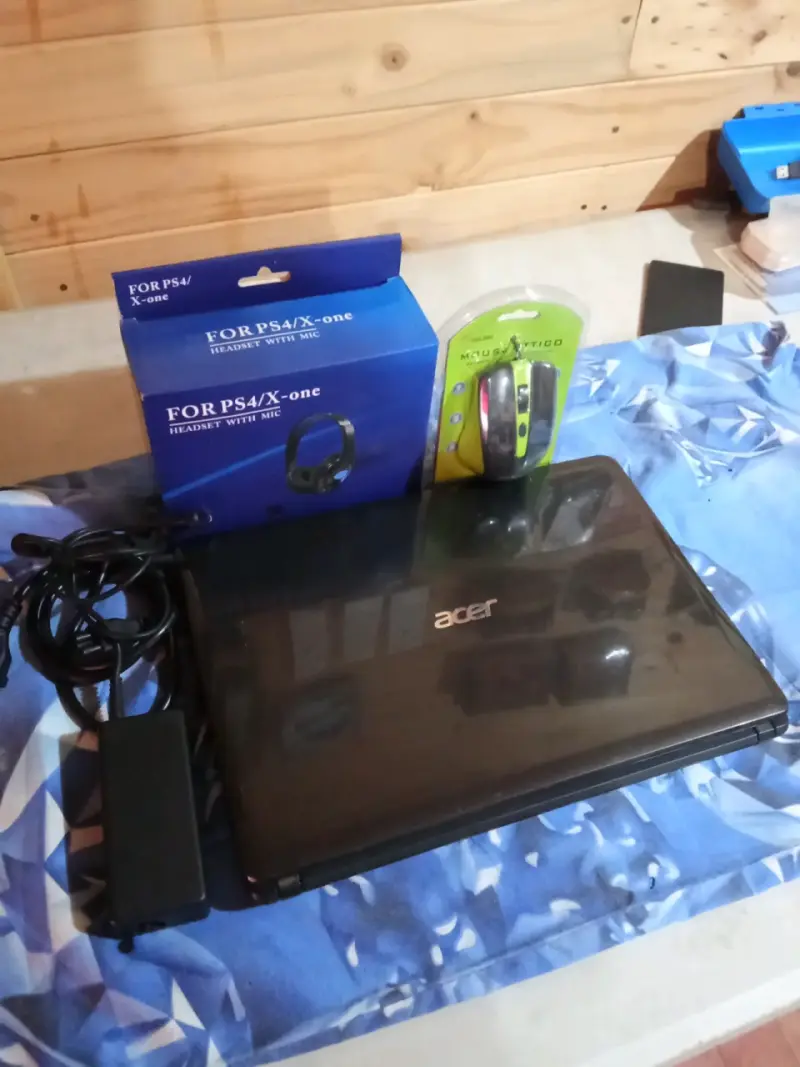 Notebook Acer con 8gb de ram + regalo - 2