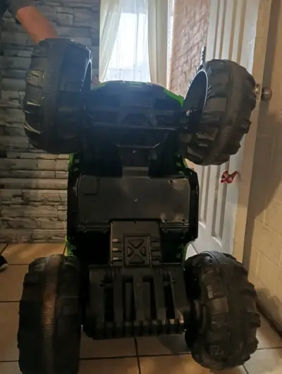 Cuatrimoto eléctrica infantil verde con bocina - miniatura 2