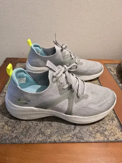 Zapatillas Skechers casi nuevas - miniatura 1