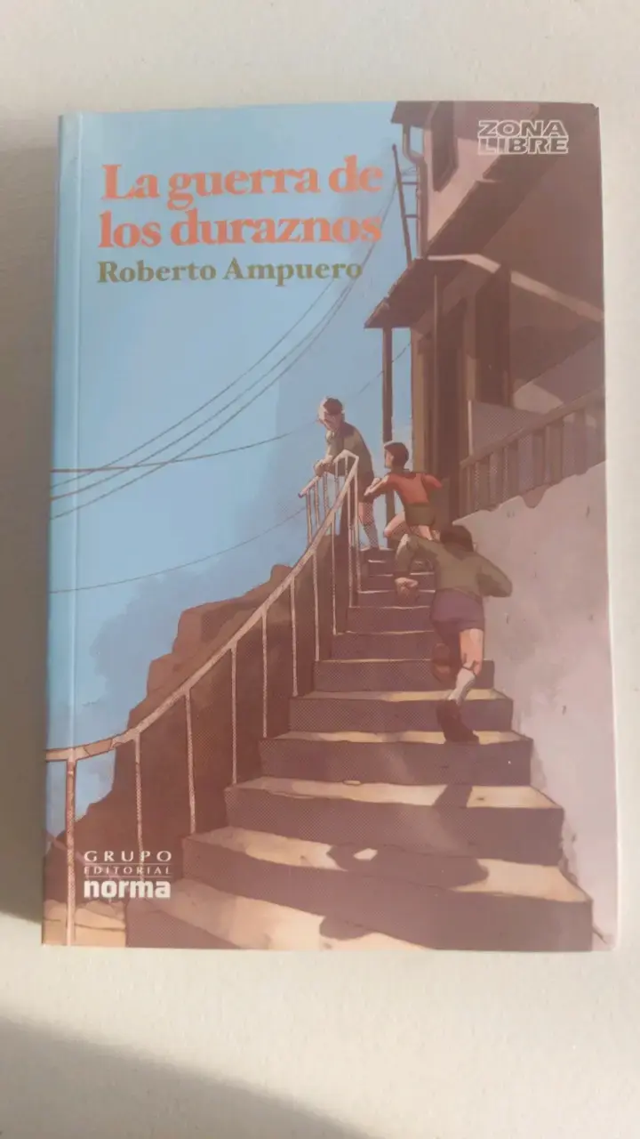 Libro La guerra de los duraznos de Roberto Ampuer - 1