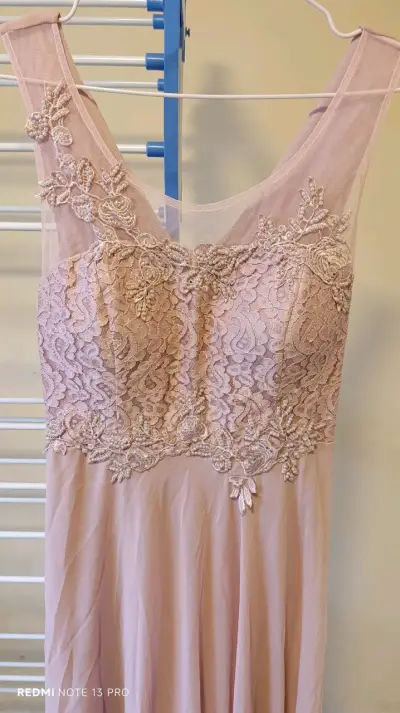 Vestido largo de encaje rosa elegante - miniatura 1