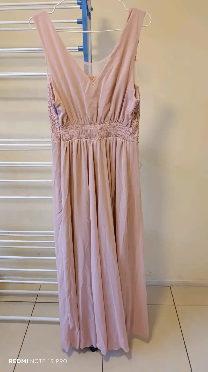 Vestido largo de encaje rosa elegante - 3