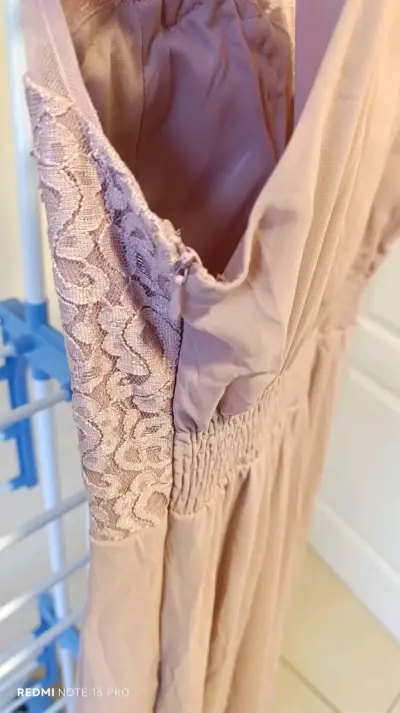 Vestido largo de encaje rosa elegante - miniatura 4