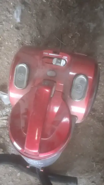 Aspiradora sin bolsa Ursus Trotter roja - miniatura 2
