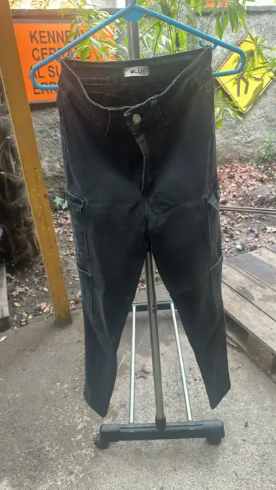 Pantalones cargo negros para hombre - miniatura 1
