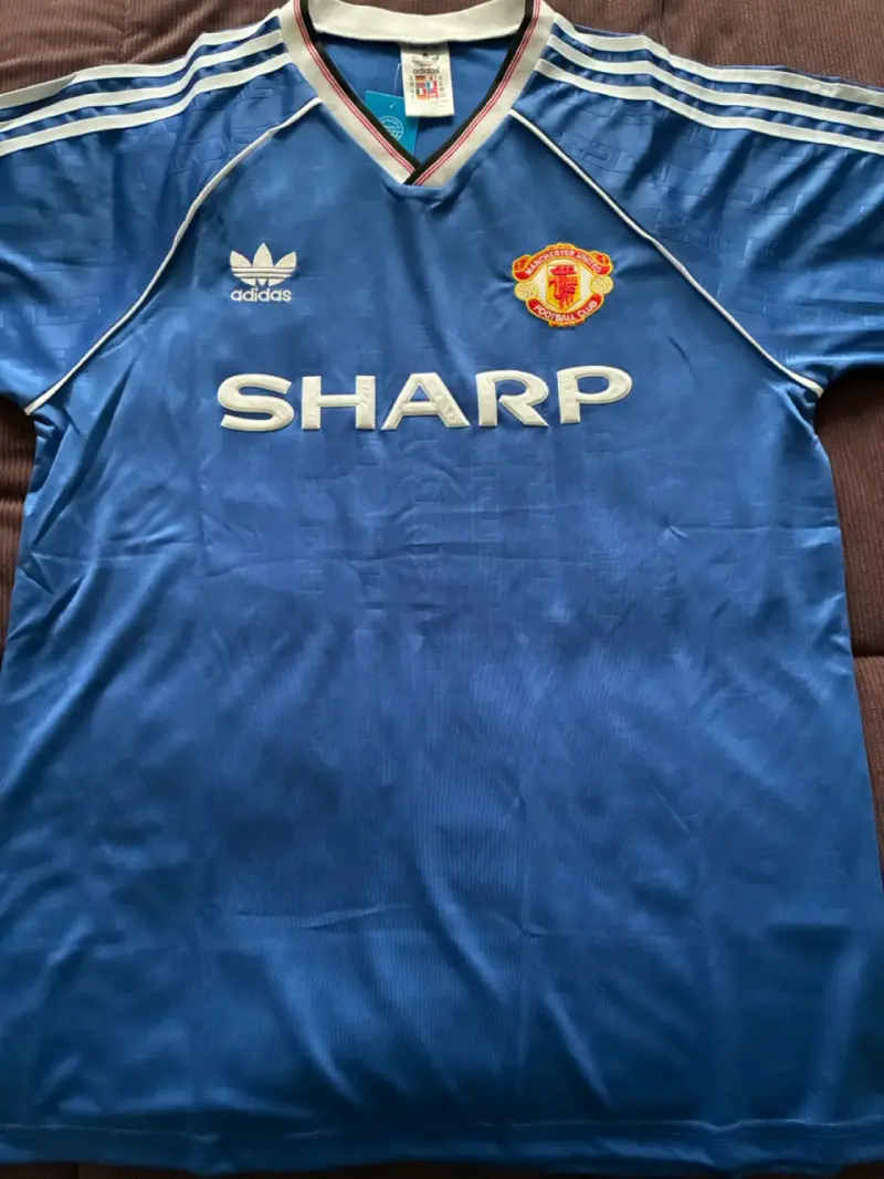 Camiseta retro Manchester United azul Adidas. - 3
