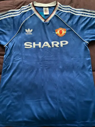 Camiseta retro Manchester United azul Adidas. - miniatura 4