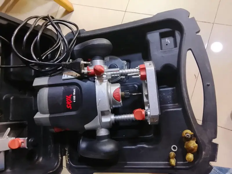 Fresadora Skil 1831 1100W con Accesorios - 1