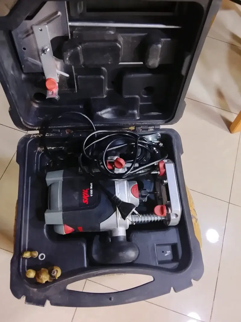 Fresadora Skil 1831 1100W con Accesorios - 2