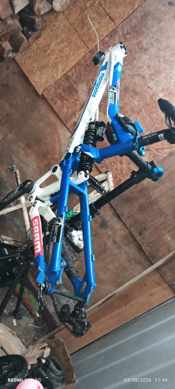 Cuadro de bicicleta Mongoose azul y blanco - 2