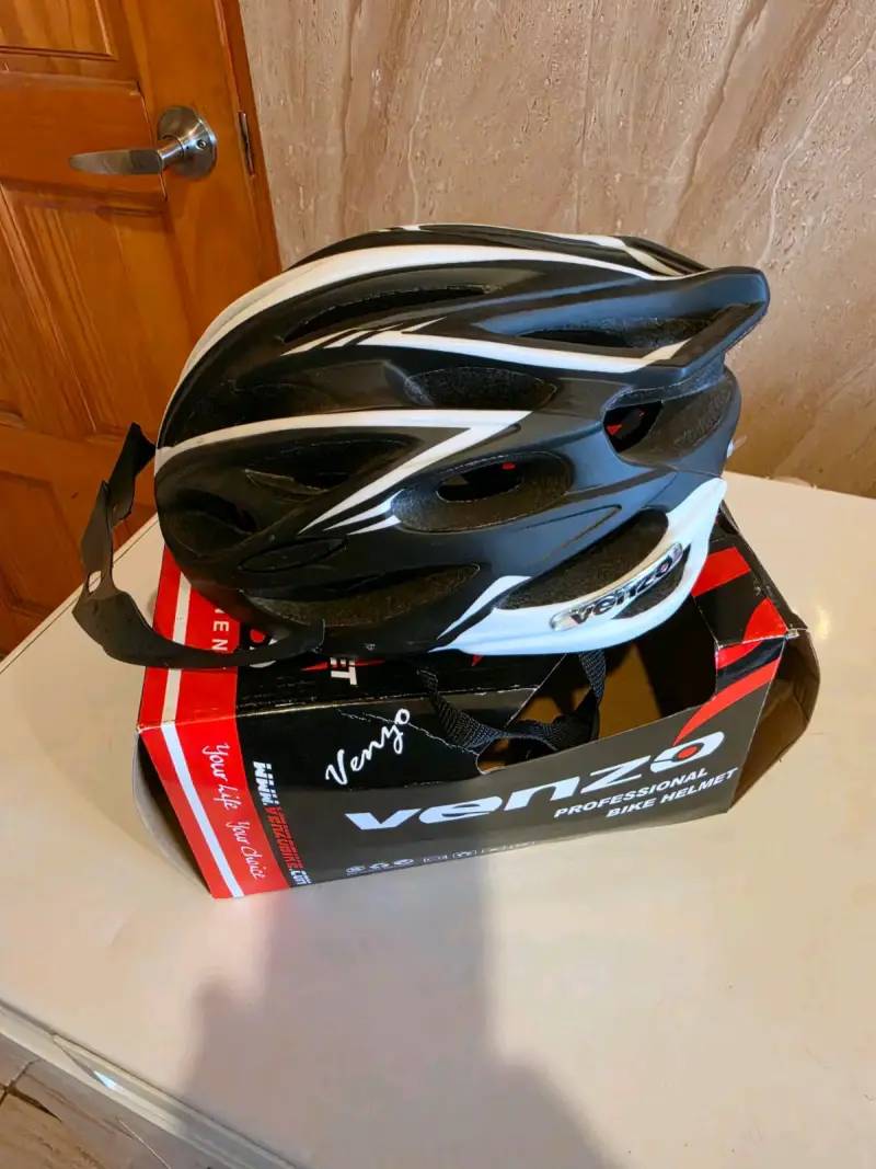 Casco de bicicleta profesional Venzo verde y negro - 2