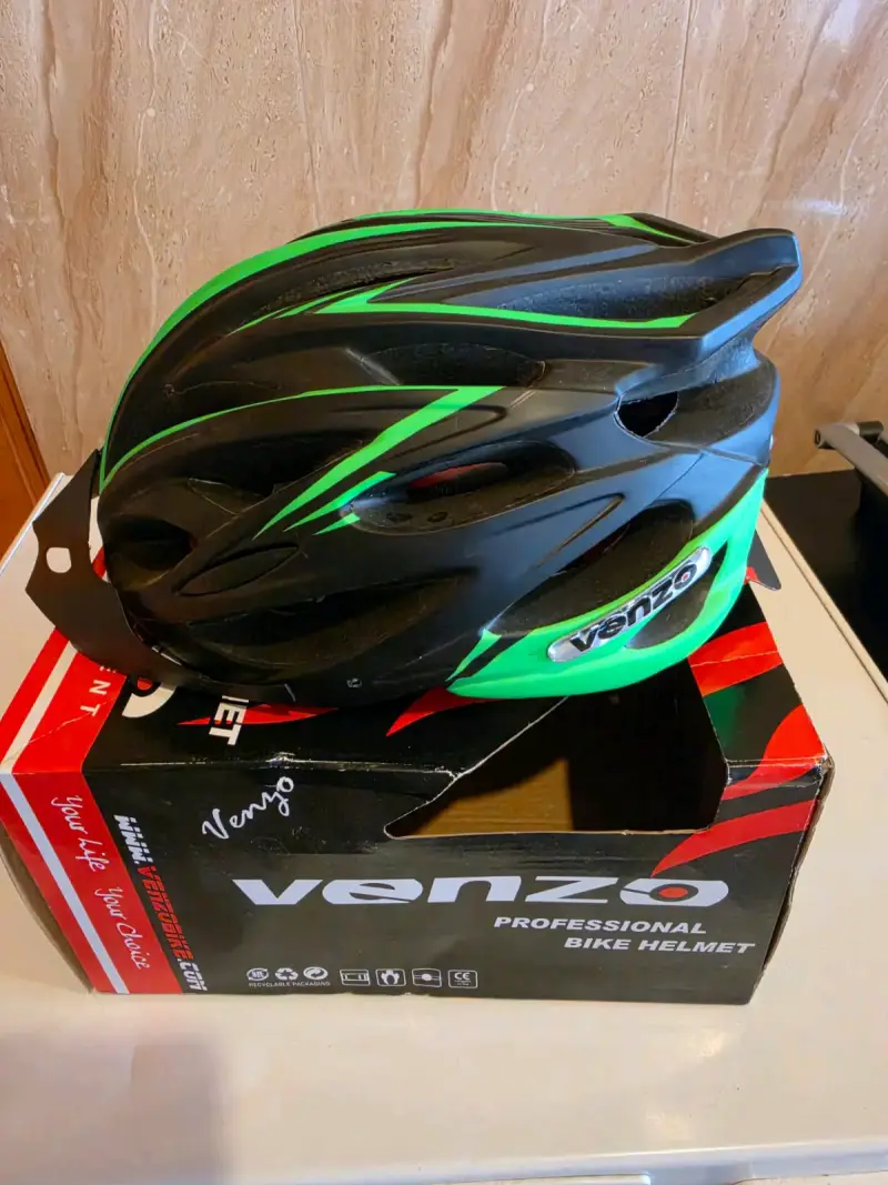 Casco de bicicleta profesional Venzo verde y negro - 3