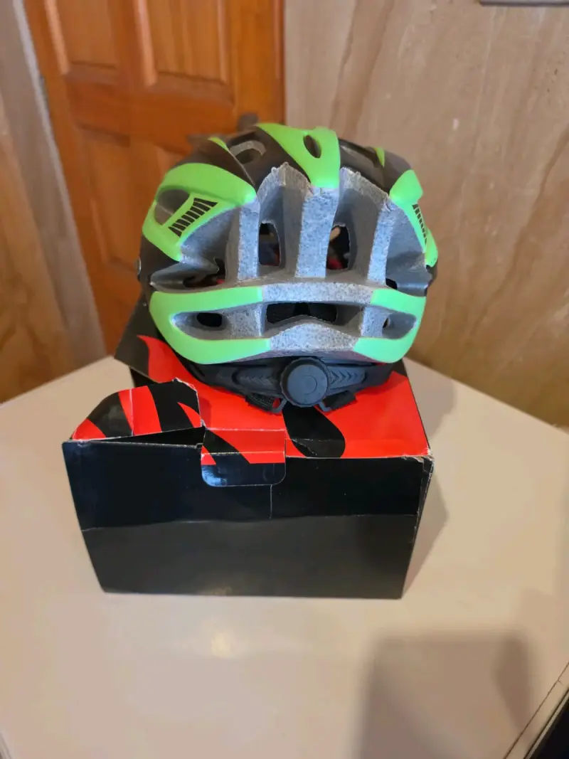 Casco de bicicleta profesional Venzo verde y negro - 4