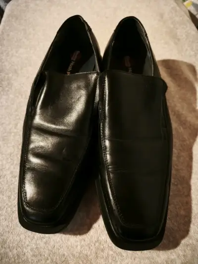 Zapatos de cuero negro Hush Puppies para hombre - miniatura 1