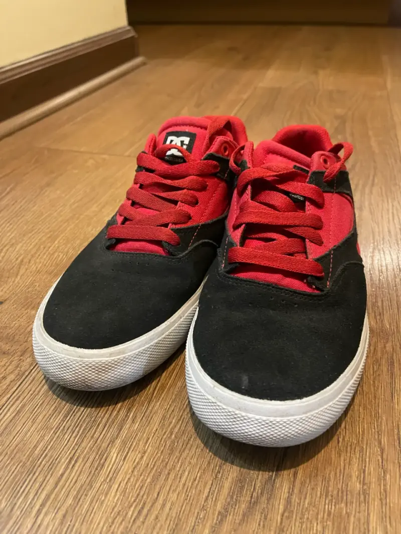 Zapatillas deportivas DC negras y rojas - 2