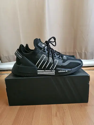 Zapatillas deportivas negras Adidas NMD_R1 V2 - miniatura 1