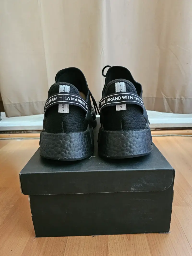 Zapatillas deportivas negras Adidas NMD_R1 V2 - 2