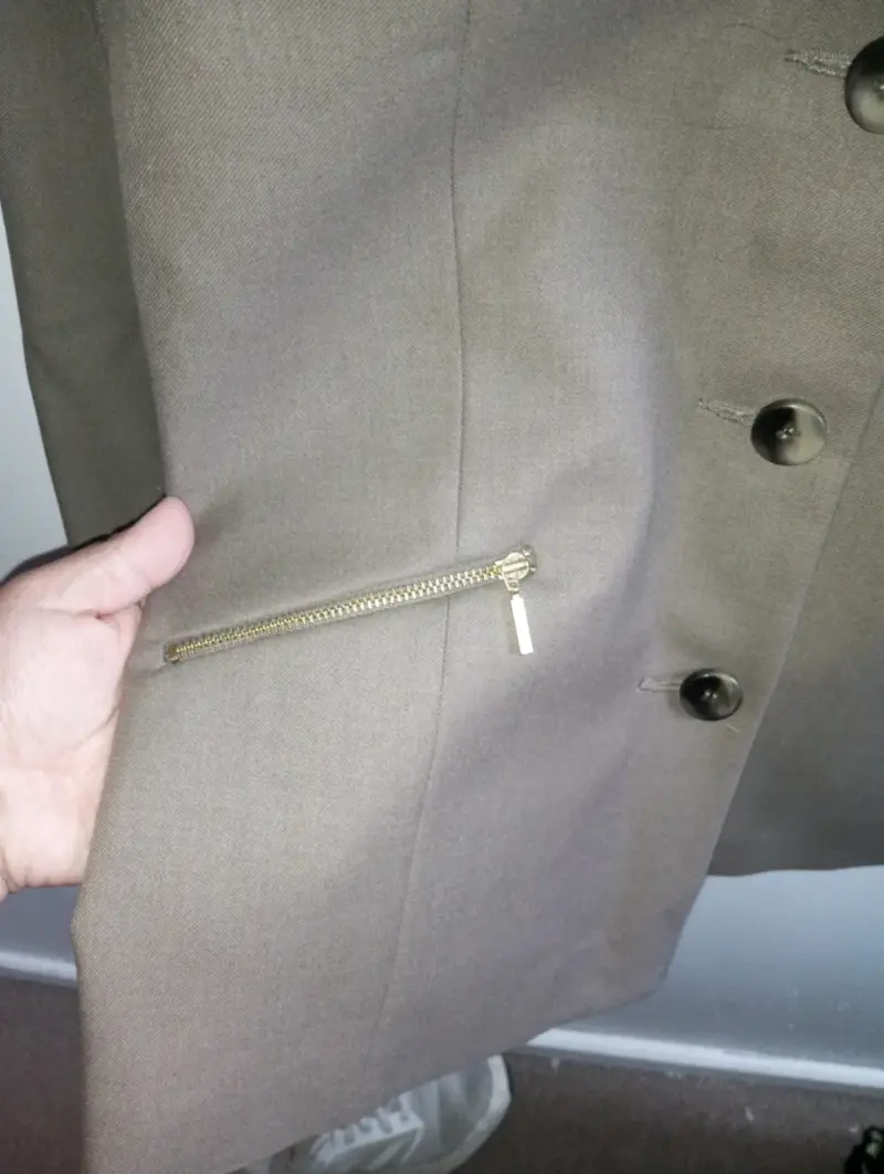 Blazer de mujer cafe claro con cierre en los bolsi - 3