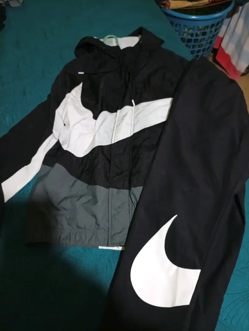 Conjunto deportivo Nike negro y blanco - 2