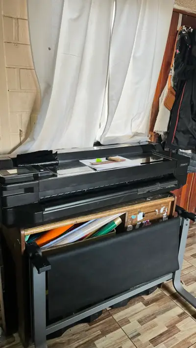 Plotter HP t520 - miniatura 1