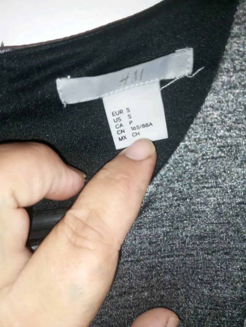 Polera sin mangas gris con cierre trasero - 5