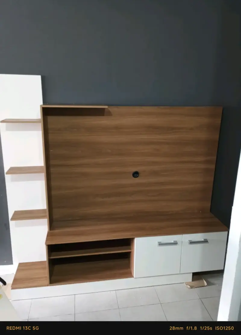 Mueble de TV con estantes y puertas - 2