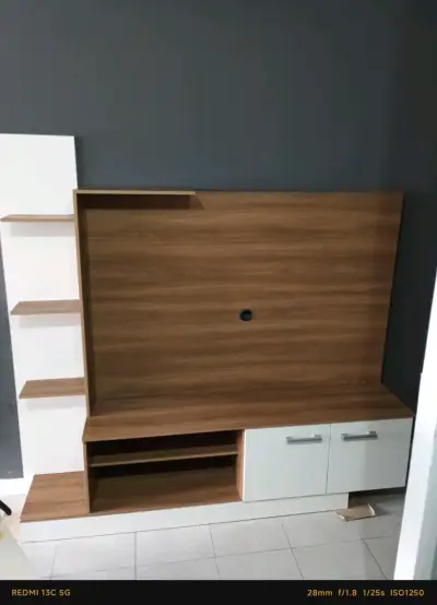 Mueble de TV con estantes y puertas - miniatura 2