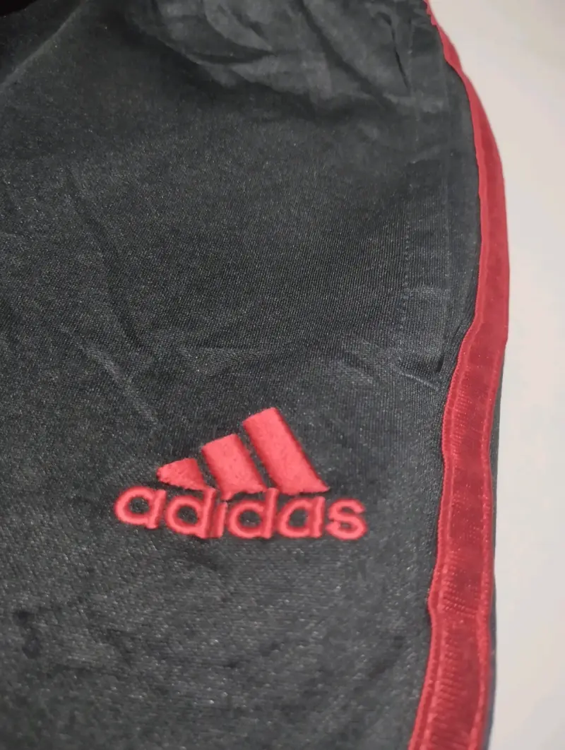 Pantalón de buzo niño Adidas negro y rojo - 2