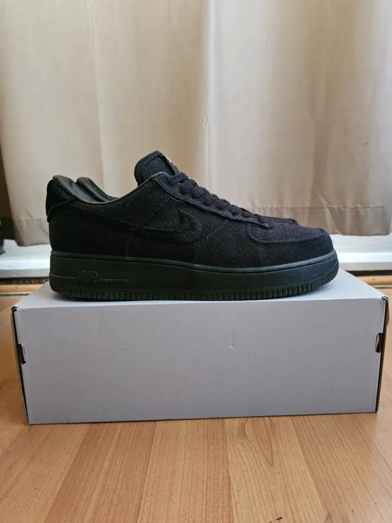 Zapatillas negras Nike Air Force 1 edición especial - 2