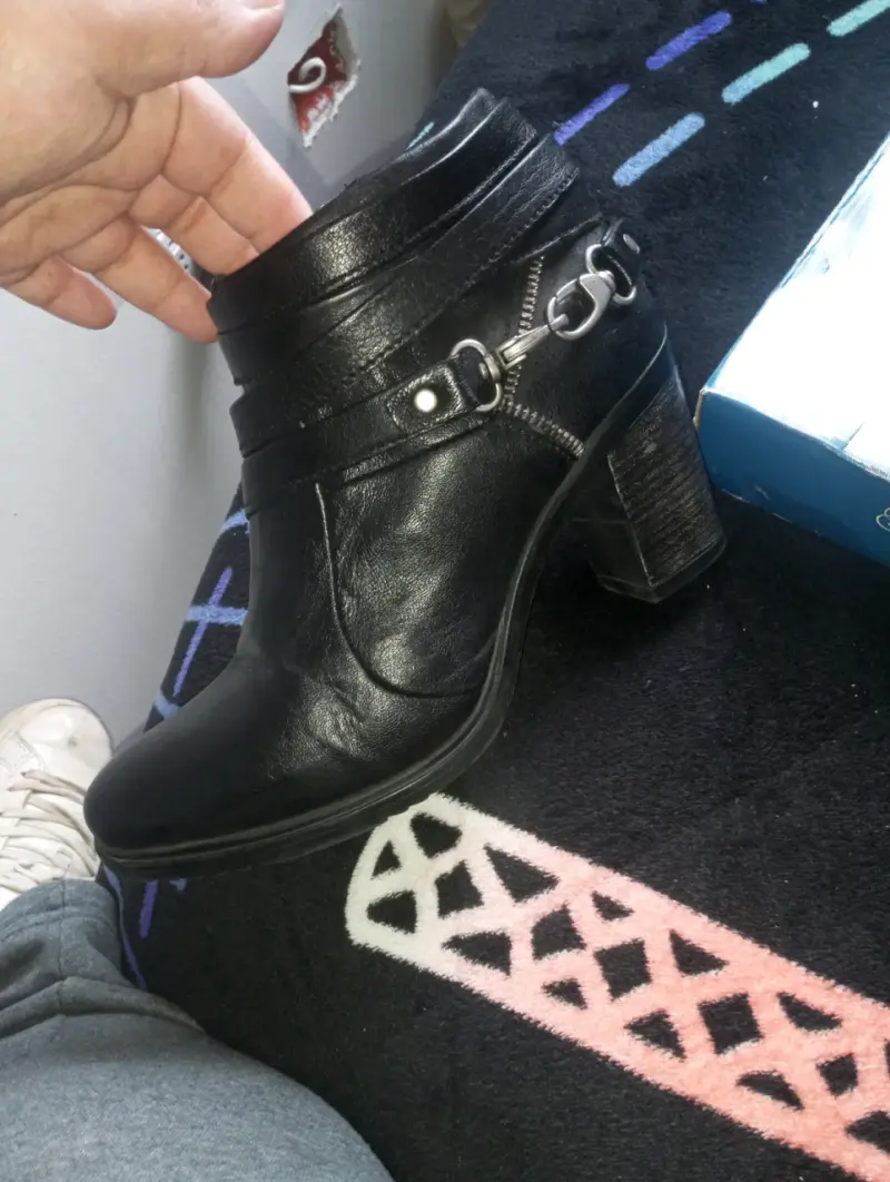 Botines de cuero negro con tacón alto - 2