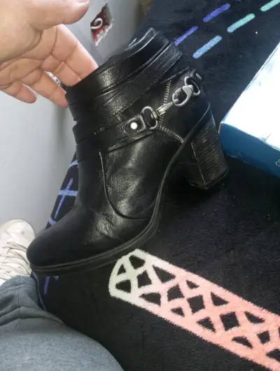 Botines de cuero negro con tacón alto - miniatura 2