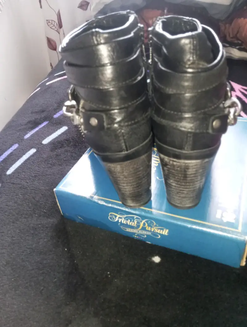 Botines de cuero negro con tacón alto - 5